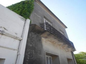 Casa en venta en importante esquina del Barrio Histórico de Colonia del Sacramento
