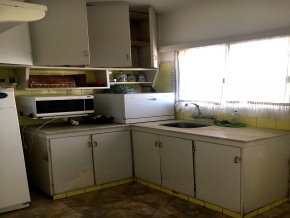 Oportunidad en el centro de Colonia. Amplio apartamento en edificio de categoría. 