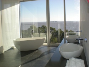 Espectacular casa en alquiler en pleno centro de Colonia, inigualable vista al Rio de la Plata